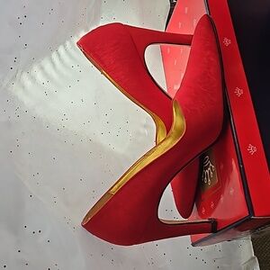 Nina Red Pumps Heels 👠 Closed Toe Womens Size 7